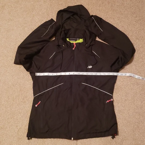 New Balance Women's Running Jacket - Picture 13 of 16